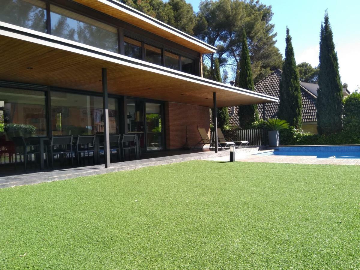 Villa Del Bosque Castelldefels Exterior photo